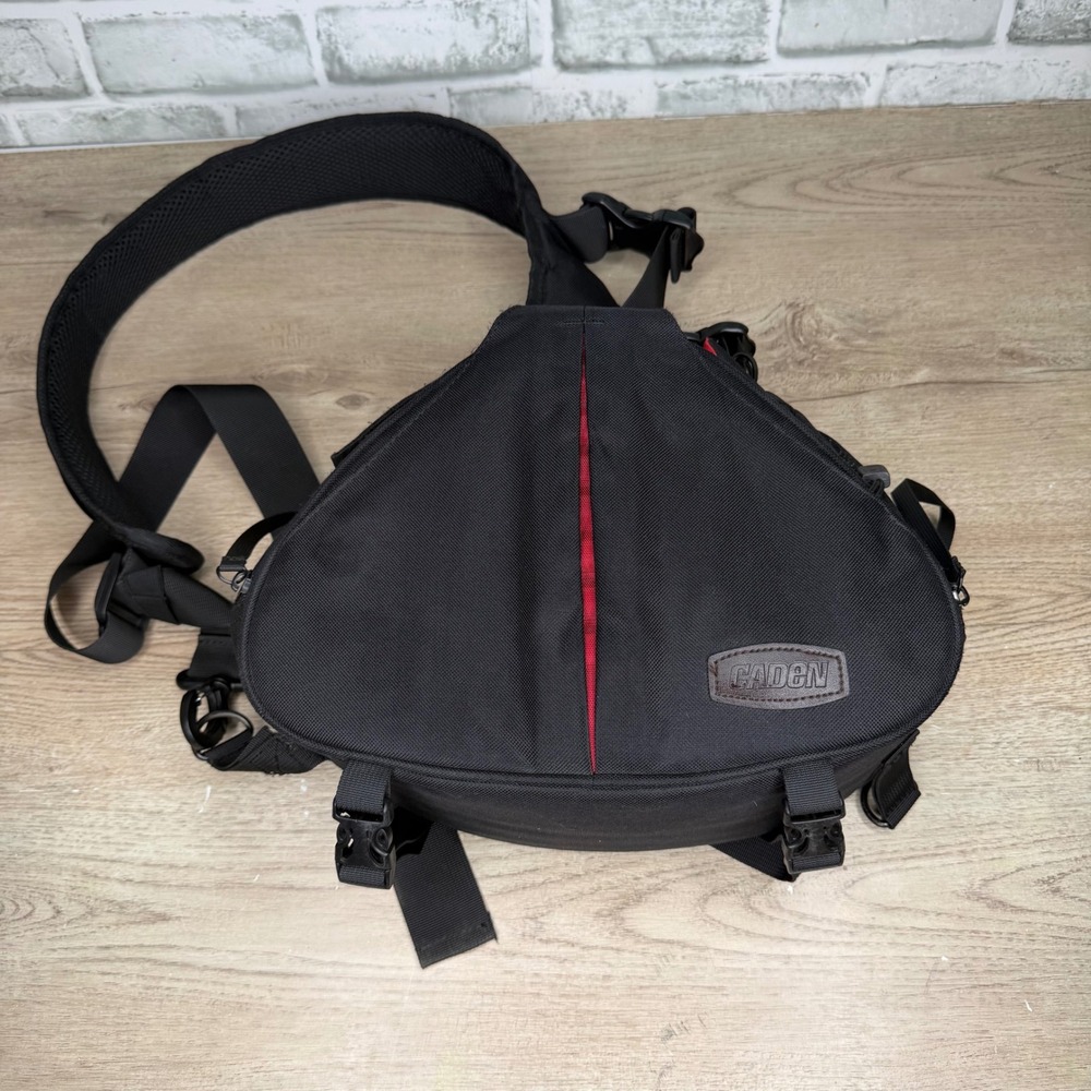Caden Triangle Sling Camera Bag One Size